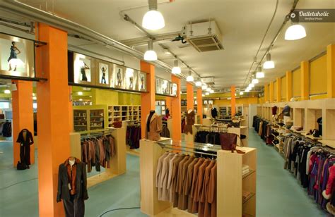 Rj outlet apre a Desenzano In vista due nuovi store.